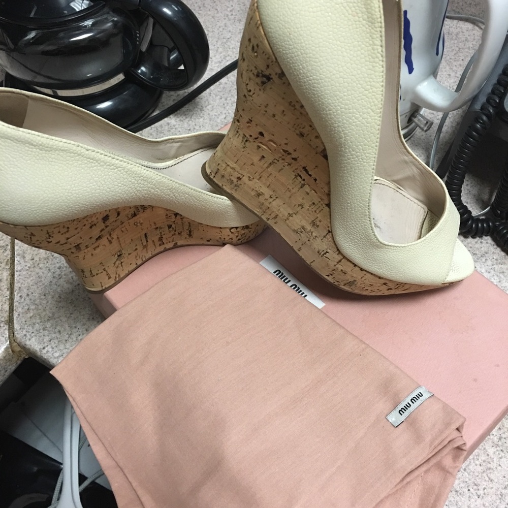 Shoes - Picture 4 of 6
